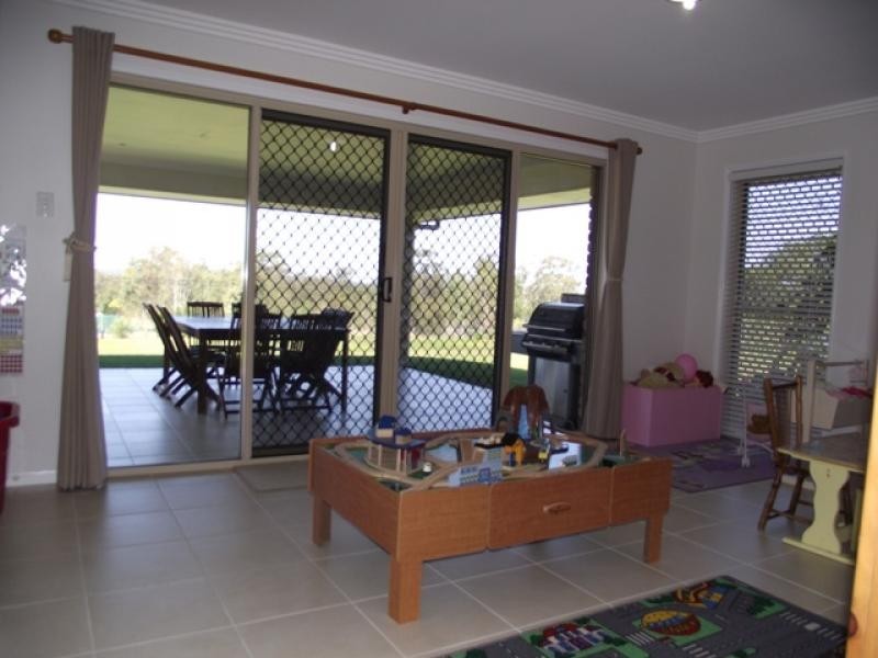 16 Loder Road, Thagoona QLD 4306