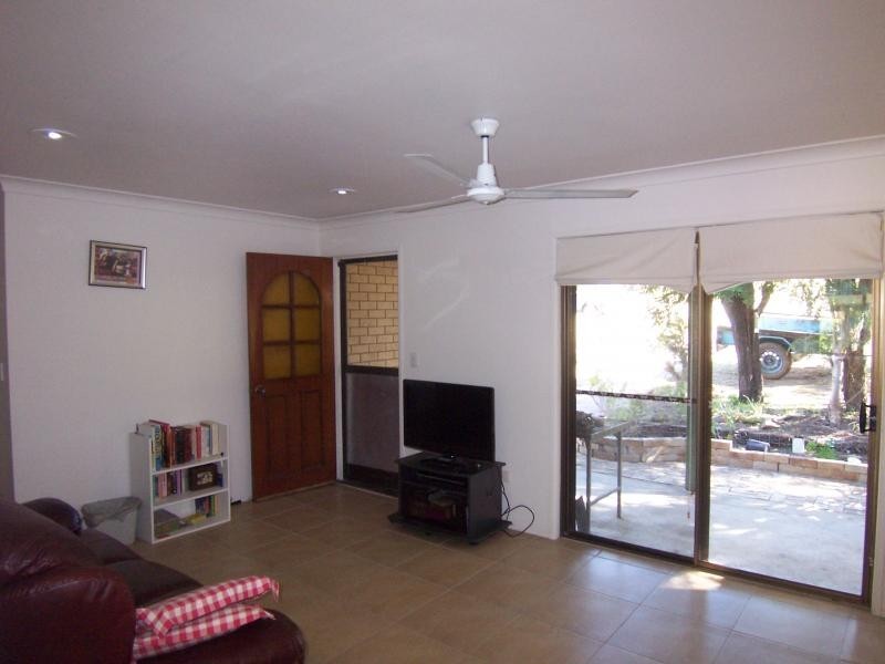 15 School St, Marburg QLD 4346