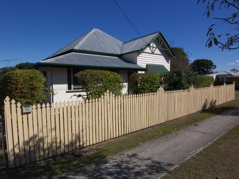16 Queen Street, Walloon QLD 4306