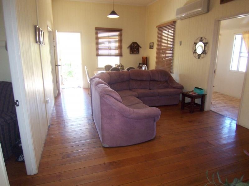 16 Queen Street, Walloon QLD 4306