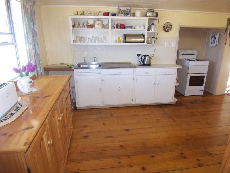 16 Queen Street, Walloon QLD 4306