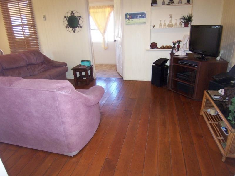 16 Queen Street, Walloon QLD 4306