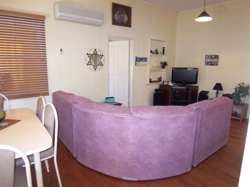 16 Queen Street, Walloon QLD 4306
