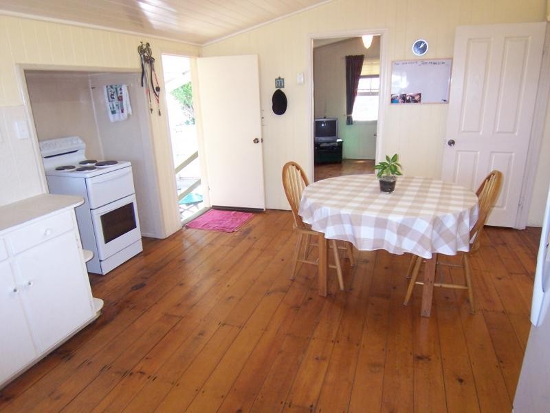 16 Queen Street, Walloon QLD 4306
