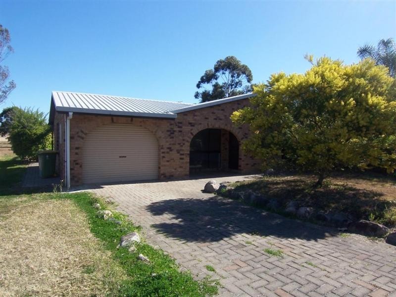 18 Flame Tree Court, Walloon QLD 4306