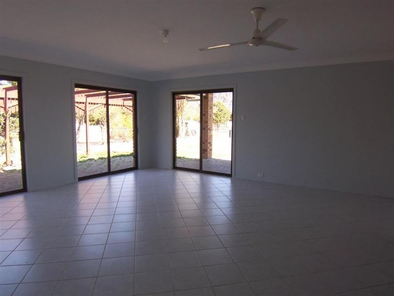 18 Flame Tree Court, Walloon QLD 4306
