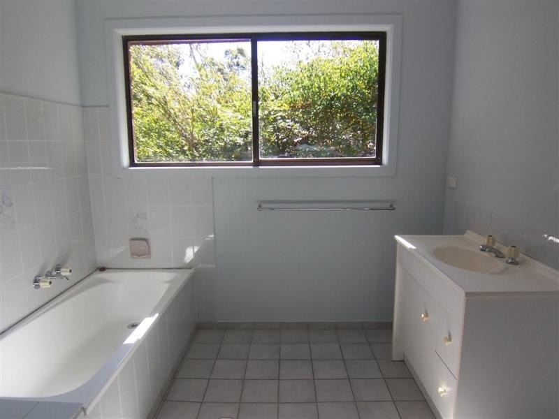 18 Flame Tree Court, Walloon QLD 4306