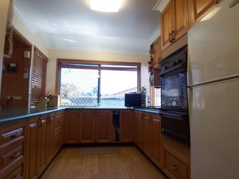 8 Macadamia Ct, Walloon QLD 4306