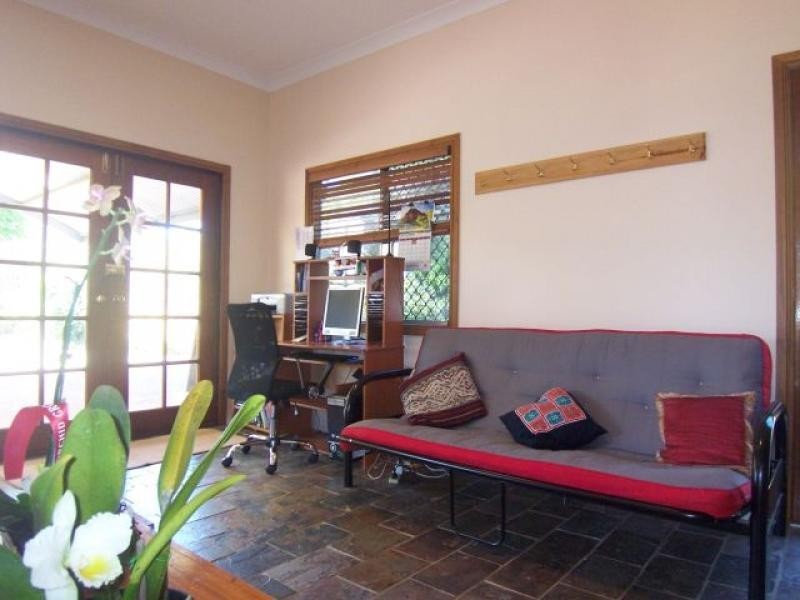 8 Macadamia Ct, Walloon QLD 4306