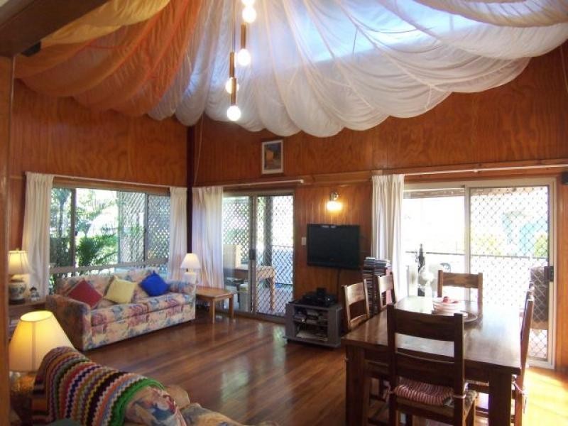 8 Macadamia Ct, Walloon QLD 4306