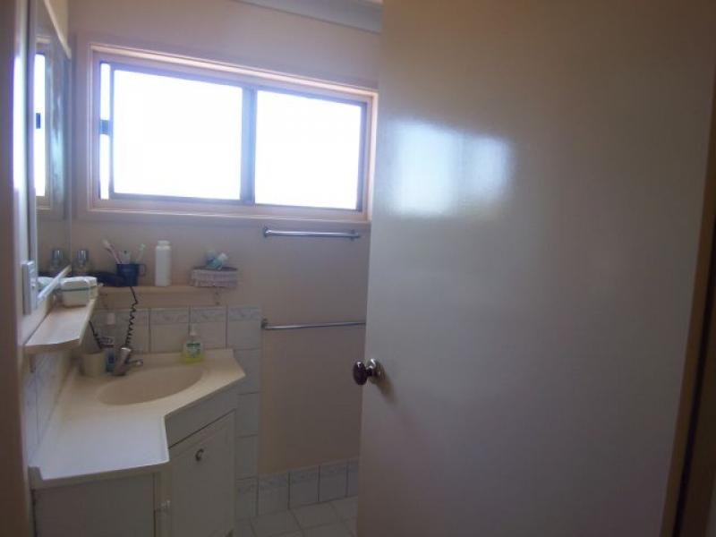 8 Macadamia Ct, Walloon QLD 4306