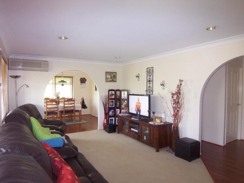 10 Brushbox Place, Walloon QLD 4306