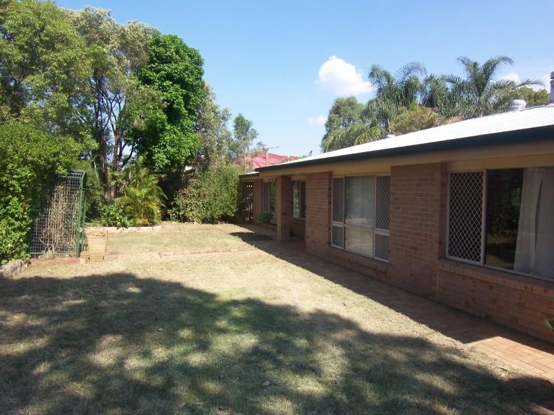 6 Short Street, Walloon QLD 4306