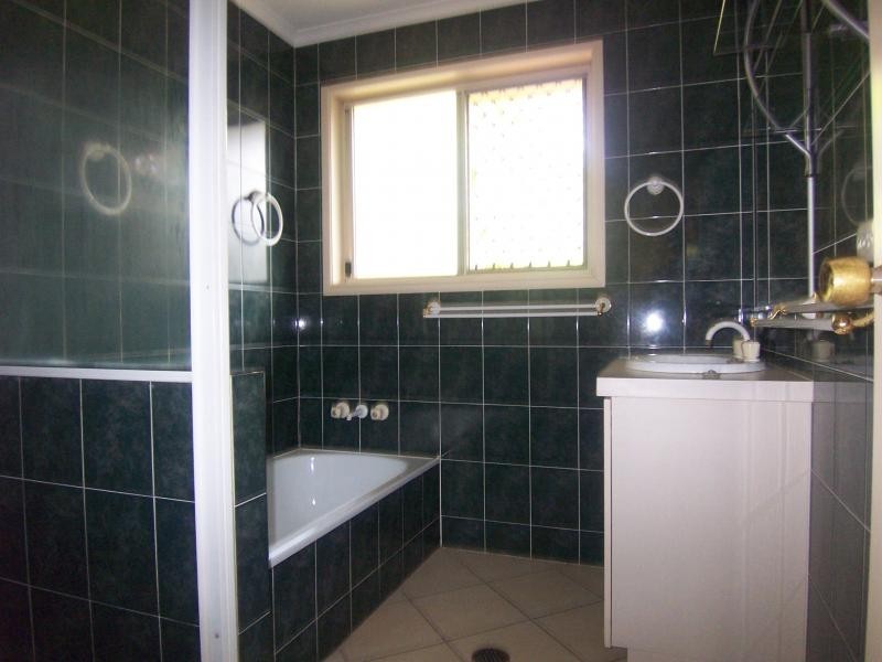 6 Short Street, Walloon QLD 4306