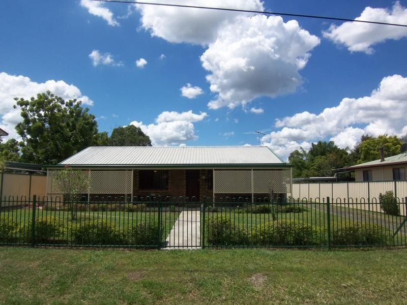 9 Kingsley St, Walloon QLD 4306
