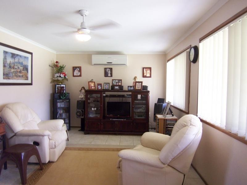 9 Kingsley St, Walloon QLD 4306