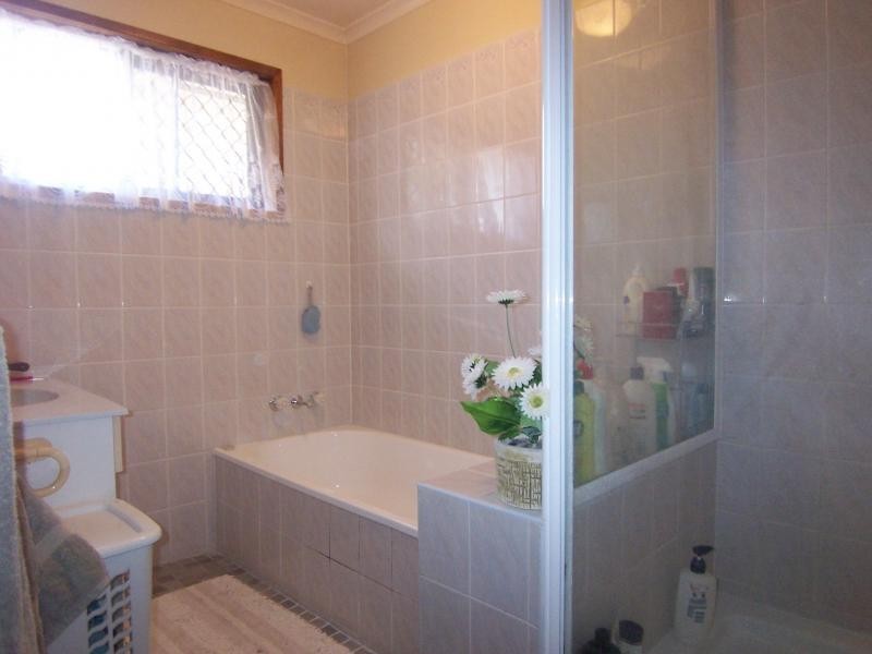 9 Kingsley St, Walloon QLD 4306