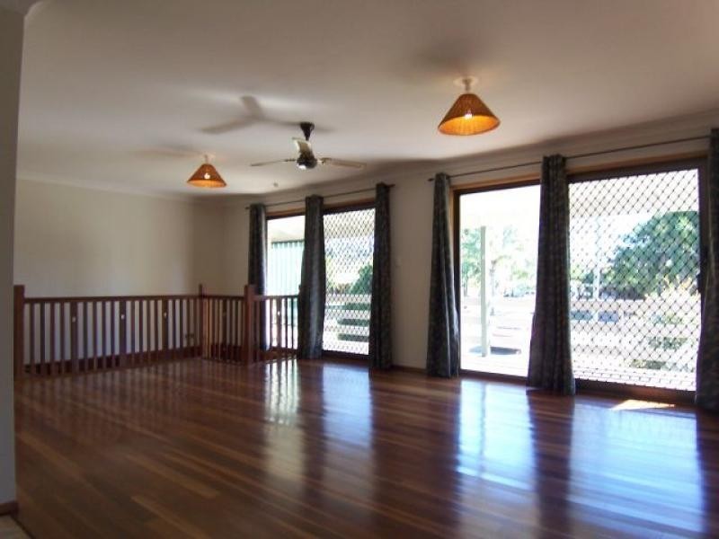 71 Adelong Ave, Thagoona QLD 4306