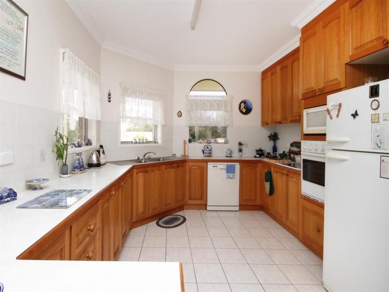 1 Honeysuckle Court, Walloon QLD 4306