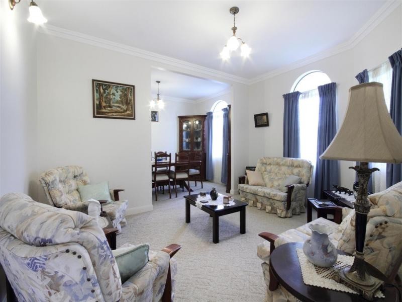 1 Honeysuckle Court, Walloon QLD 4306