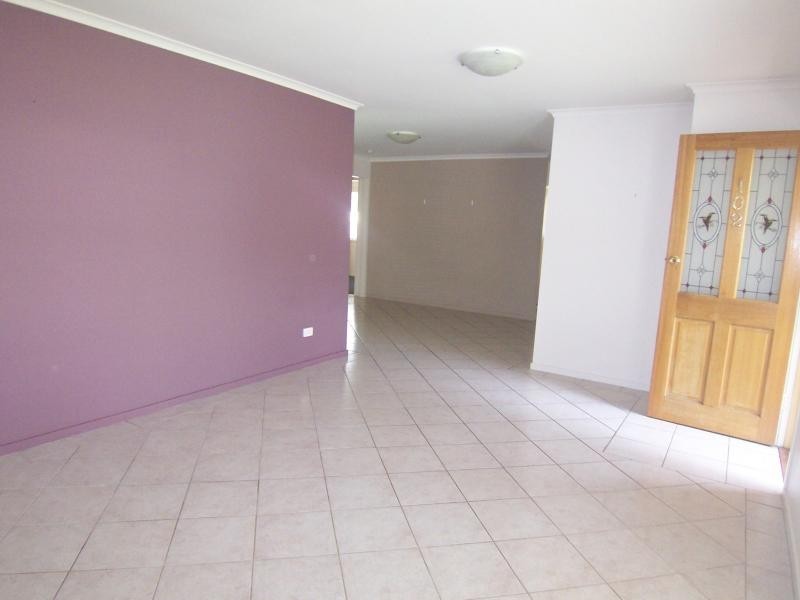 102 Cameron St, Redbank Plains QLD 4301