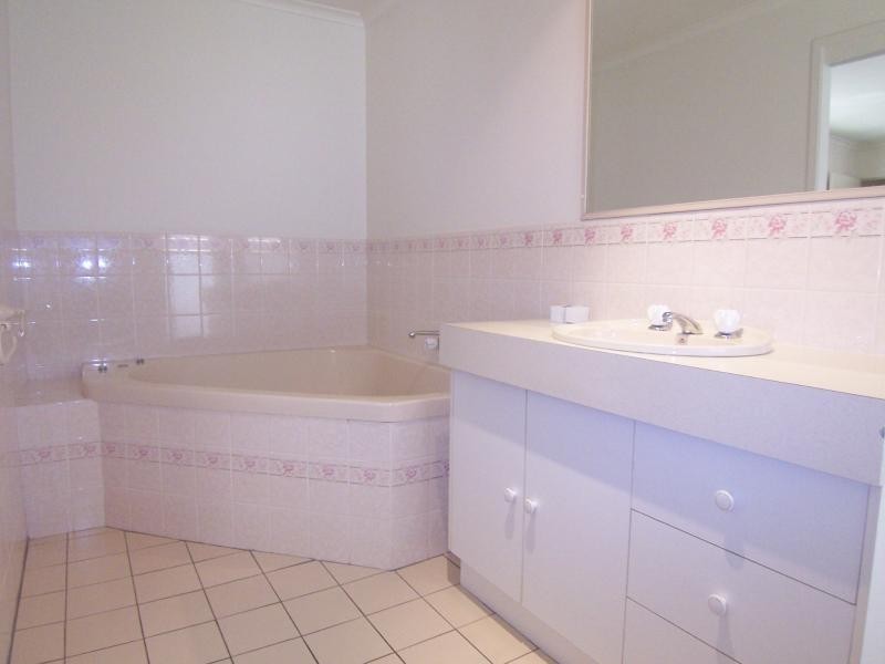 102 Cameron St, Redbank Plains QLD 4301