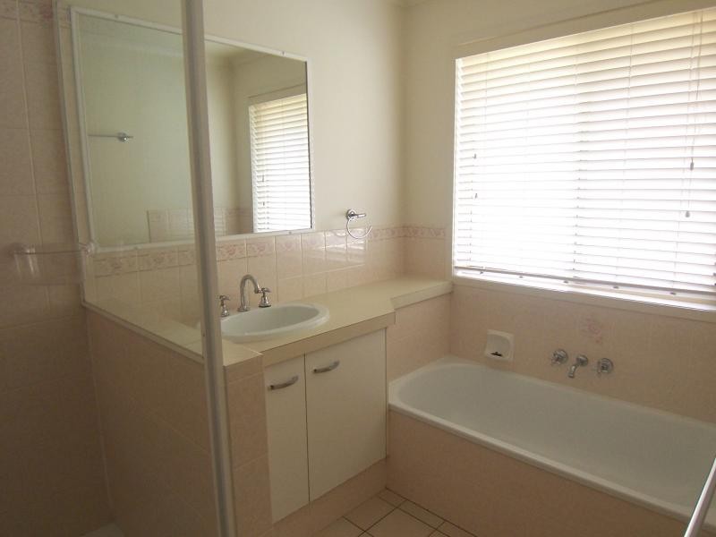 102 Cameron St, Redbank Plains QLD 4301