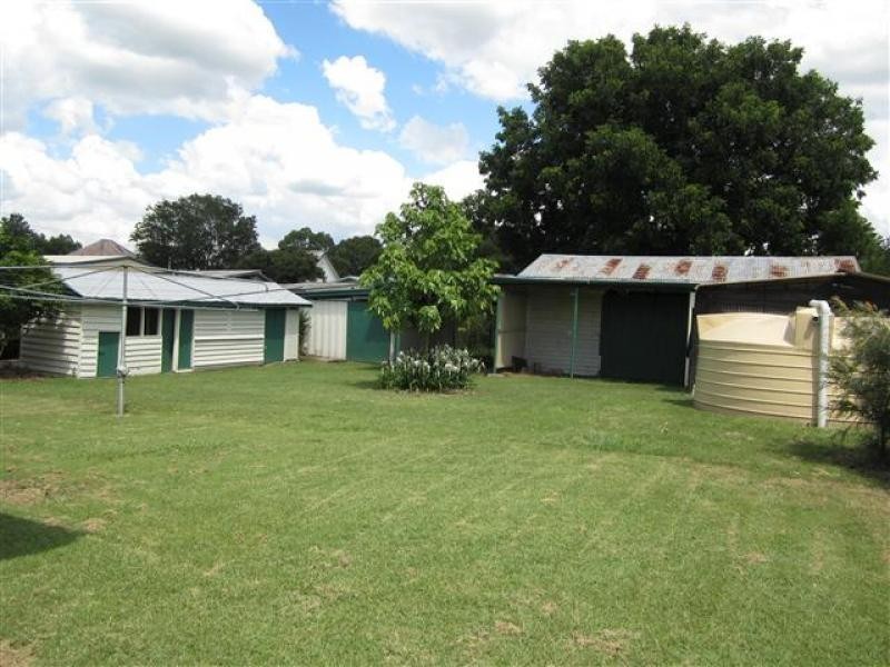 4 Edward Street, Rosewood QLD 4340