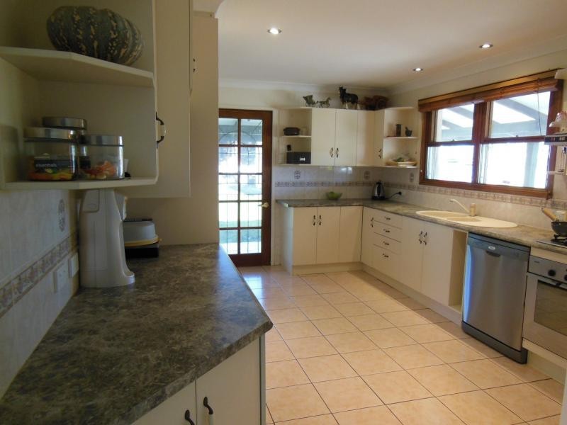 88 Hills Road, Pine Mountain QLD 4306