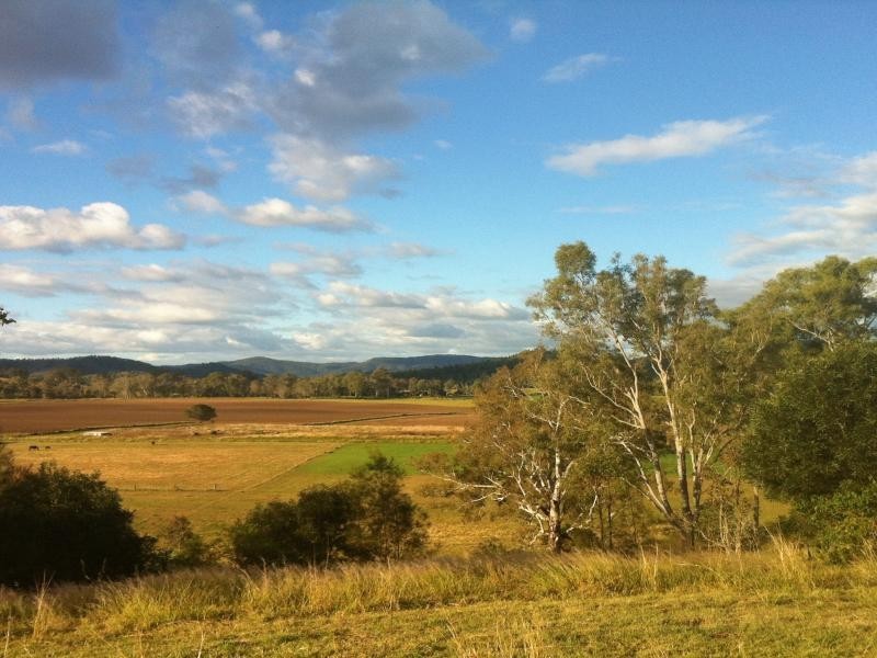 88 Hills Road, Pine Mountain QLD 4306