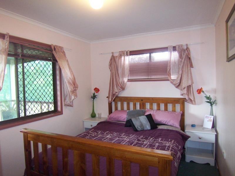 12 Calvin St, Walloon QLD 4306