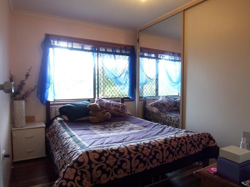 12 Calvin St, Walloon QLD 4306
