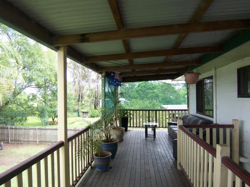 12 Calvin St, Walloon QLD 4306
