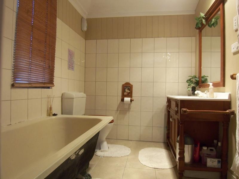 79 Cemetery Rd, Raceview QLD 4305