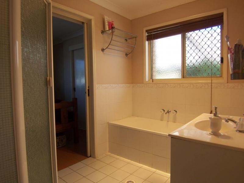 33 Dellvene Cr, Rosewood QLD 4340