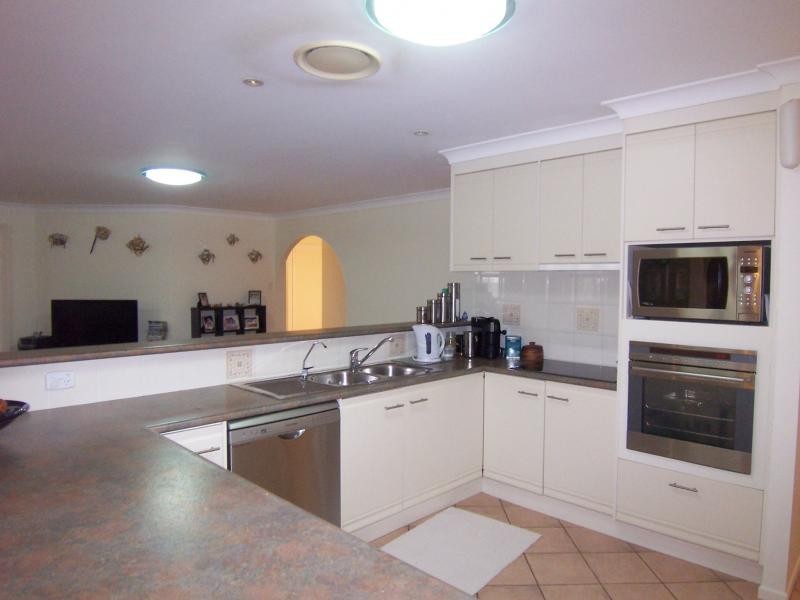 36-38 Roland Ct, Peak Crossing QLD 4306