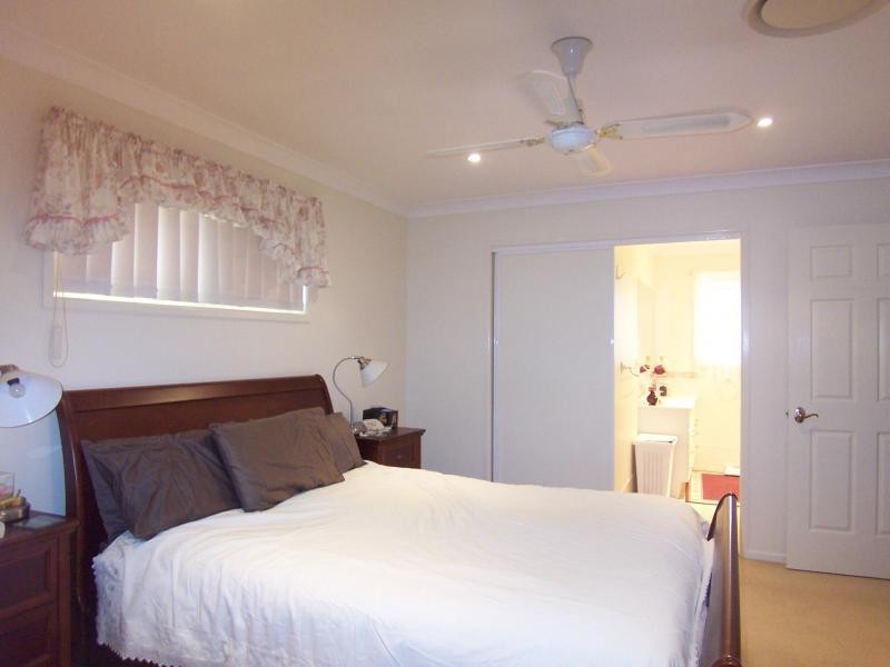 36-38 Roland Ct, Peak Crossing QLD 4306