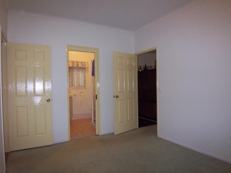 57 Flame Tree Ct, Walloon QLD 4306