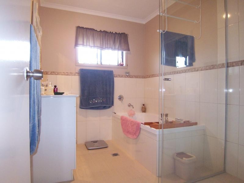 29 Flame Tree Court, Walloon QLD 4306