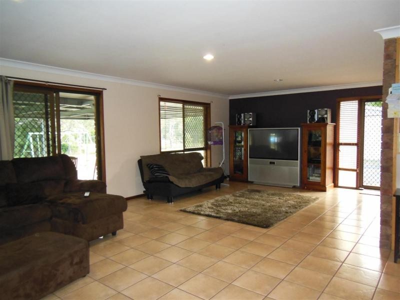 20 Taylors Rd, Walloon QLD 4306