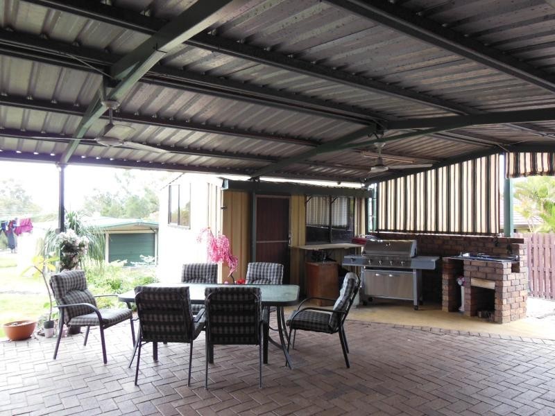 8 Farrell Dr, Walloon QLD 4306