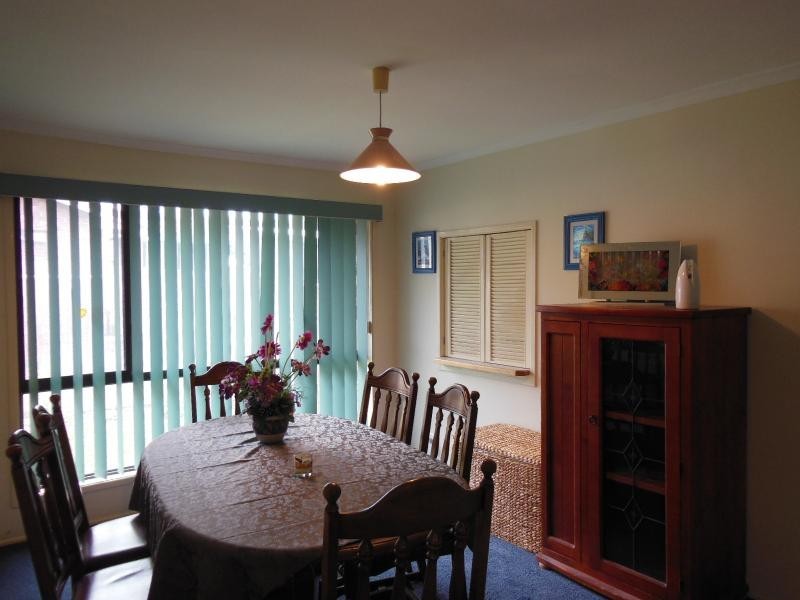 8 Farrell Dr, Walloon QLD 4306