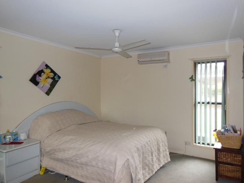 8 Farrell Dr, Walloon QLD 4306