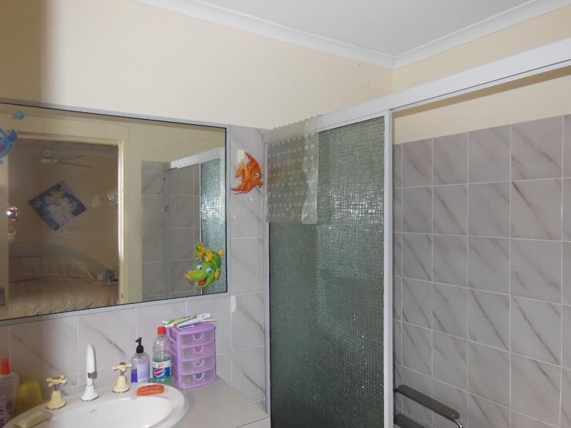 8 Farrell Dr, Walloon QLD 4306