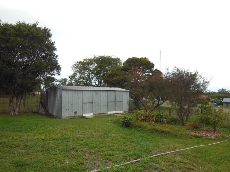 8 Farrell Dr, Walloon QLD 4306