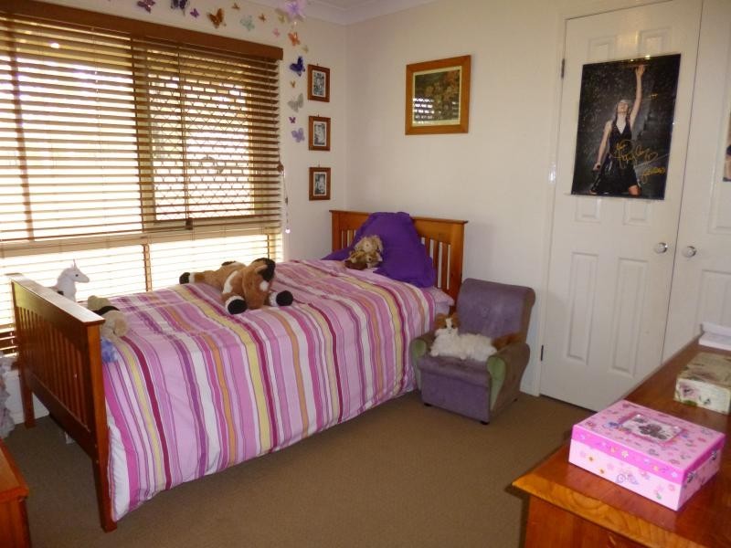 48 James Road, Pine Mountain QLD 4306