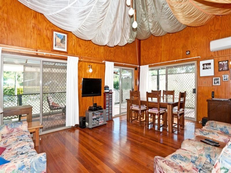 8 Macadamia Ct, Walloon QLD 4306