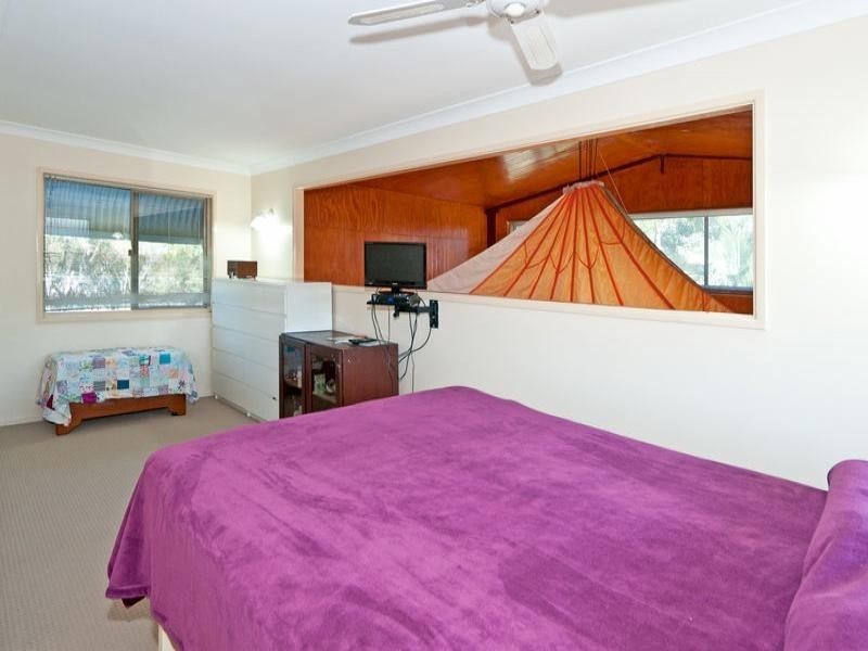 8 Macadamia Ct, Walloon QLD 4306