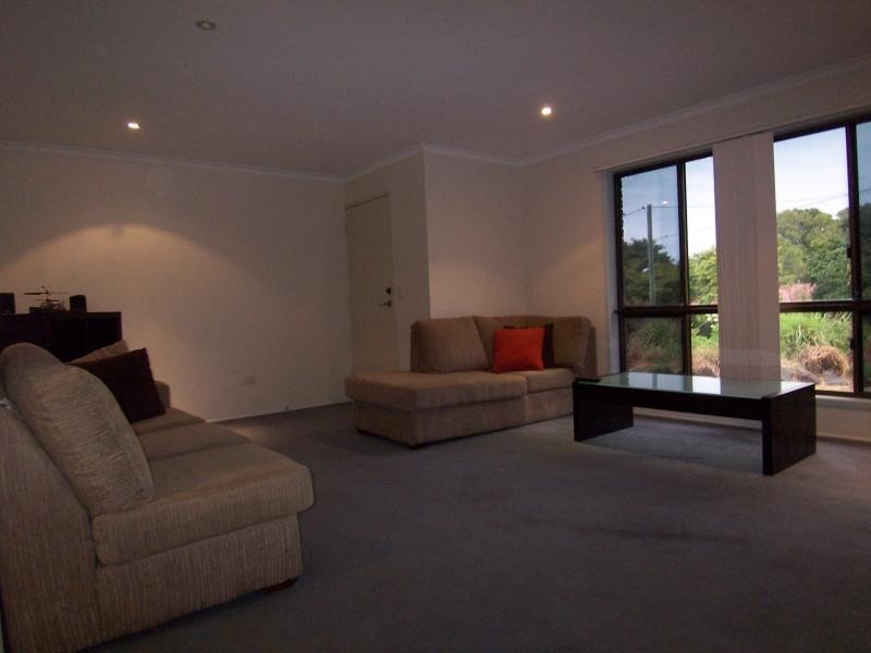 33 Flame Tree Court, Walloon QLD 4306