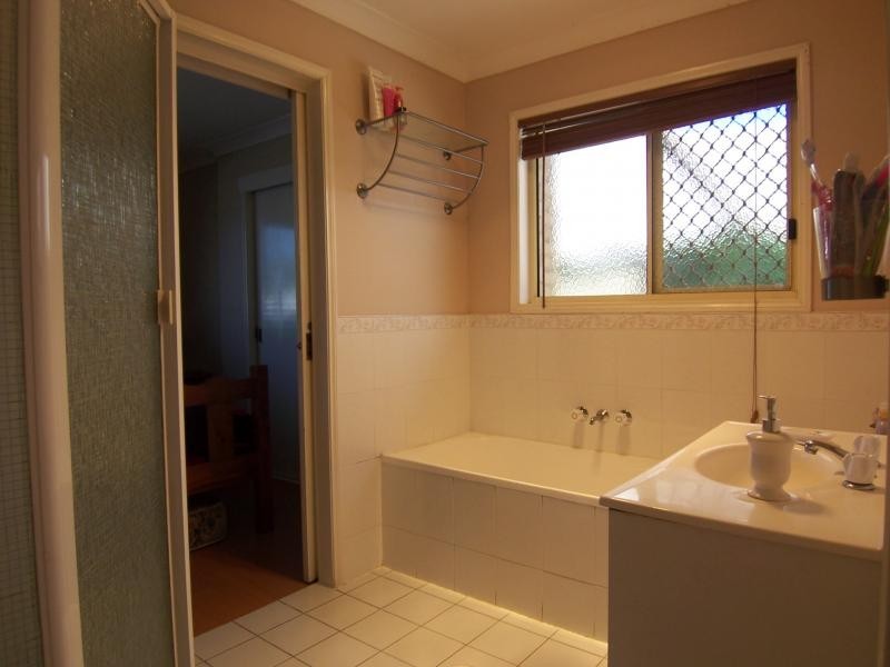 33 Dellvene Cr, Rosewood QLD 4340
